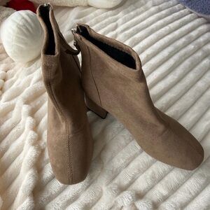 Elegant Tan Ankle Boots